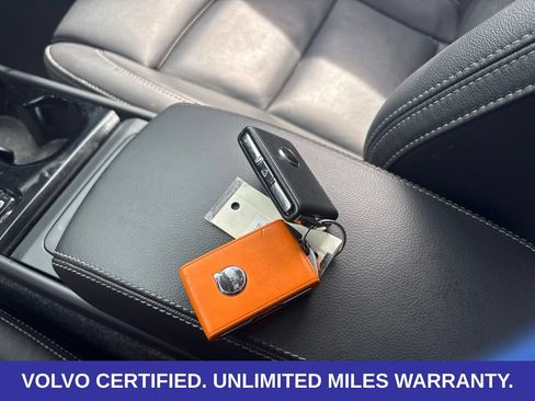 Used 2025 Volvo XC40 B5 Plus AWD/4WD image 27