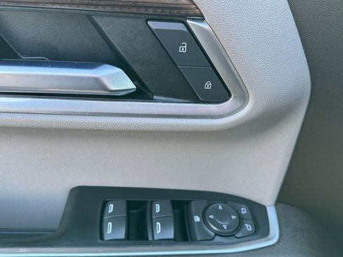 Used 2022 Chevrolet Silverado 1500 LT w/ Leather Package image 15