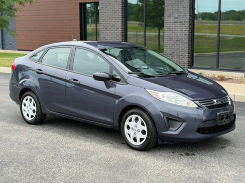 Used 2013 Ford Fiesta SE FWD image 1