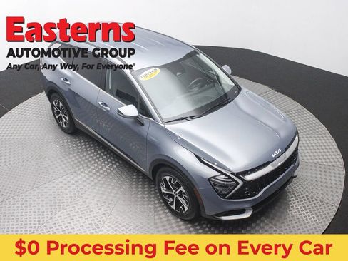 Used 2025 Kia Sportage EX FWD image 3