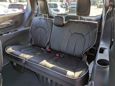 New 2026 Chrysler Pacifica Limited w/ S Appearance Package image 13