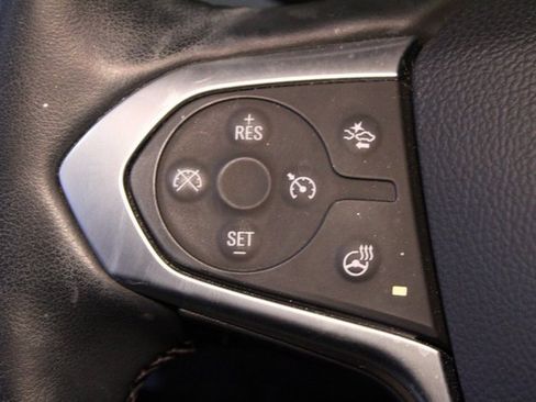 Used 2023 Chevrolet Traverse LT image 24