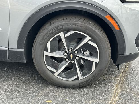 New 2026 Chevrolet Equinox EV LT image 14