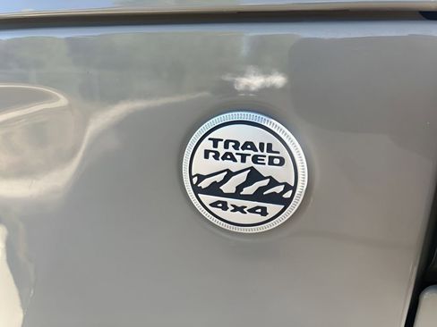 Used 2020 Jeep Gladiator Overland AWD/4WD image 18