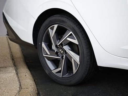 Certified 2025 Hyundai Elantra Limited image 6