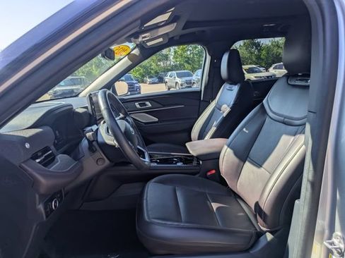 Used 2025 Ford Explorer Platinum AWD/4WD image 17