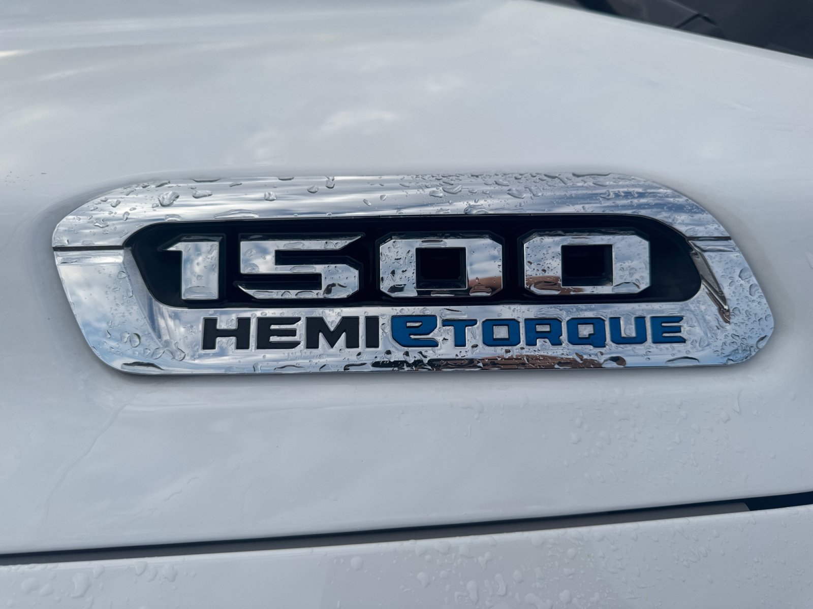 Used 2024 RAM 1500 Laramie AWD/4WD image 10