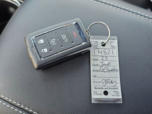 New 2025 Jeep Grand Cherokee Limited w/ Black Appearance Package image 31