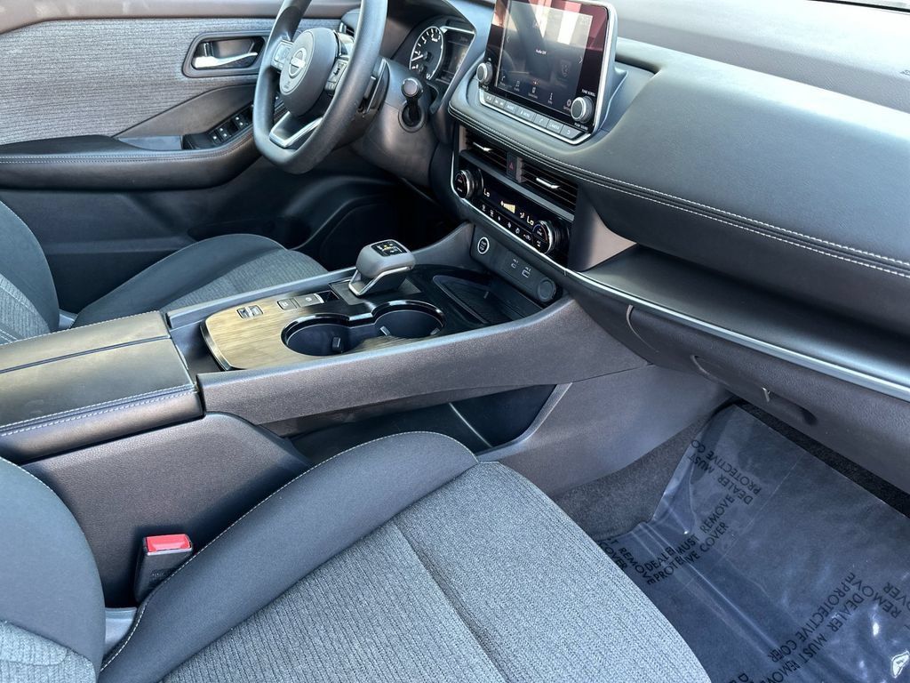 Used 2023 Nissan Rogue SV FWD image 15