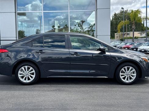 Used 2025 Toyota Corolla LE w/ LE Premium Package FWD image 4