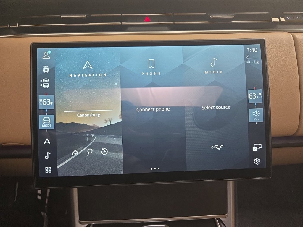 Certified 2025 Land Rover Range Rover SE AWD/4WD image 16