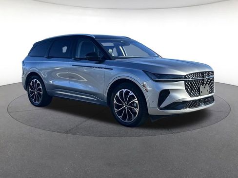 Used 2024 Lincoln Nautilus Reserve image 7