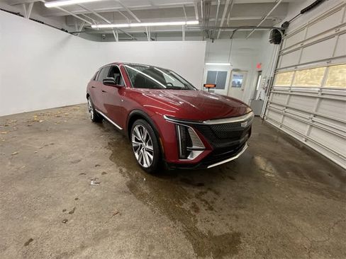 Certified 2025 Cadillac Lyriq Luxury w/ LPO, Floor Liner Package image 8