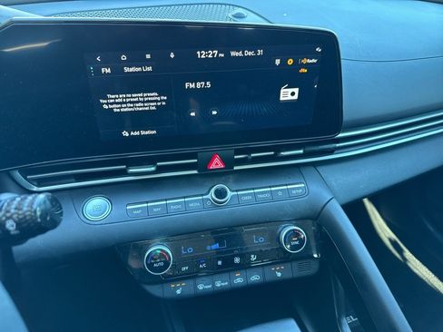 Used 2023 Hyundai Elantra SEL w/ Convenience Package image 11