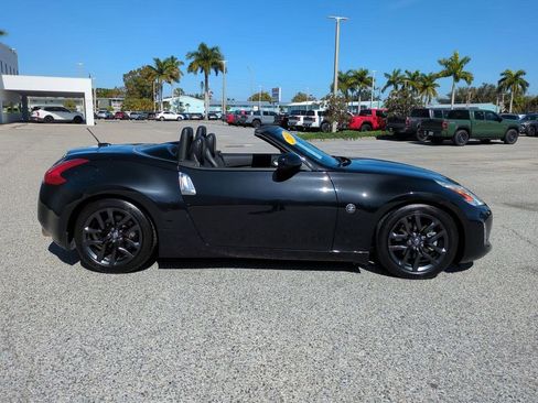 Used 2017 Nissan 370Z Touring image 4