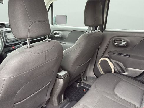 Used 2017 Jeep Renegade Latitude image 28