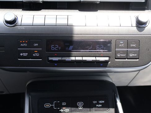 Used 2024 Hyundai Kona SEL FWD image 51