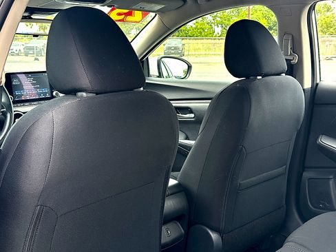Used 2025 Nissan Sentra SV FWD image 17