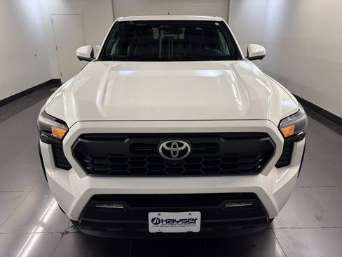 Used 2024 Toyota Tacoma TRD Off-Road w/ TRD Off Road Premium Package AWD/4WD image 2
