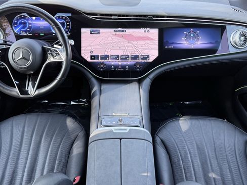 Used 2022 Mercedes-Benz EQS 580 4MATIC Sedan image 2