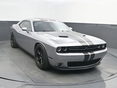 Used 2015 Dodge Challenger R/T Plus image 9