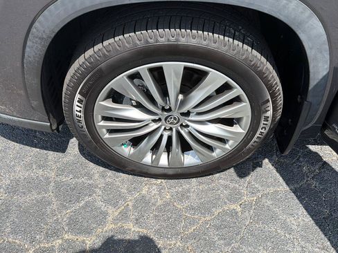Used 2022 Toyota Highlander Platinum AWD/4WD image 38