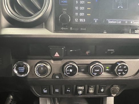 Used 2018 Toyota Tacoma TRD Off-Road image 8