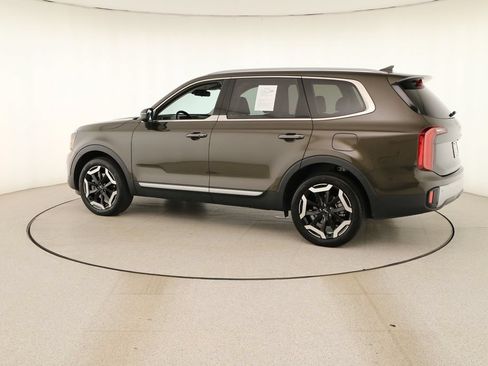 Used 2024 Kia Telluride S FWD image 3