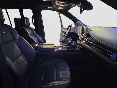 Used 2023 Cadillac Escalade Sport Platinum image 9