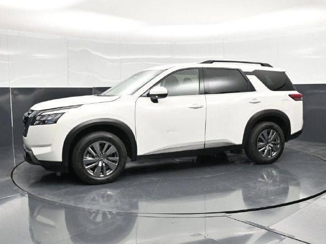Used 2025 Nissan Pathfinder SV FWD image 9