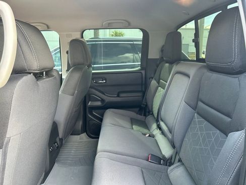 Used 2025 Nissan Frontier SV w/ SV Convenience Package image 13