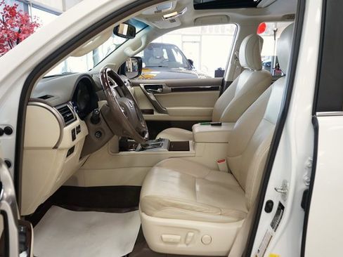 Used 2017 Lexus GX 460 image 28