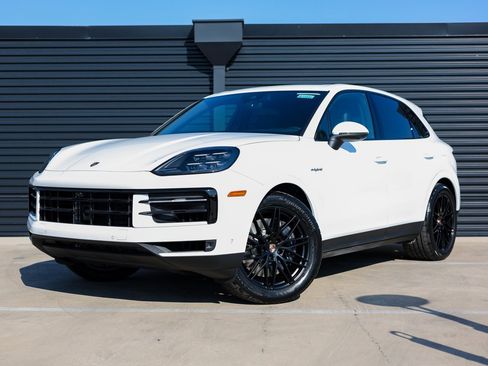 New 2025 Porsche Cayenne E-Hybrid image 1