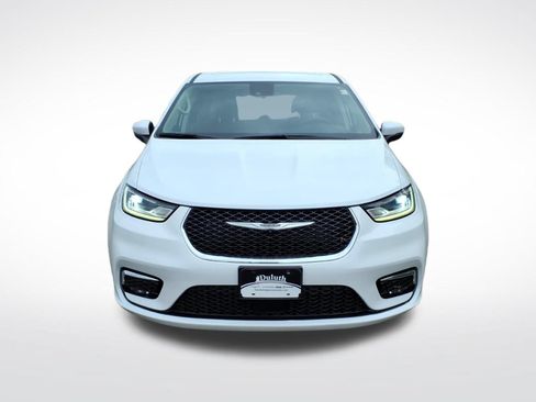 Used 2023 Chrysler Pacifica Touring-L FWD image 9