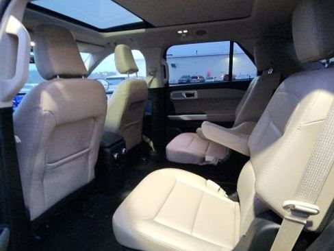 Used 2023 Ford Explorer XLT w/ Equipment Group 202A image 9