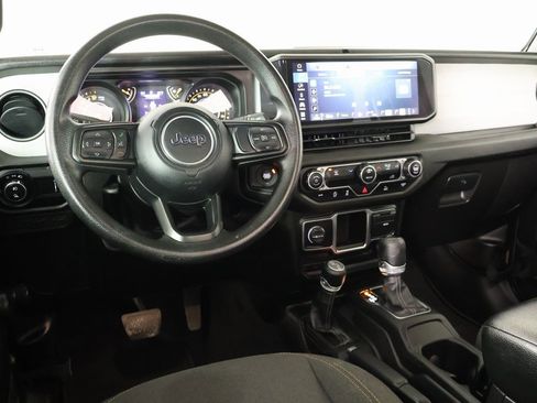 Used 2024 Jeep Gladiator Sport image 2