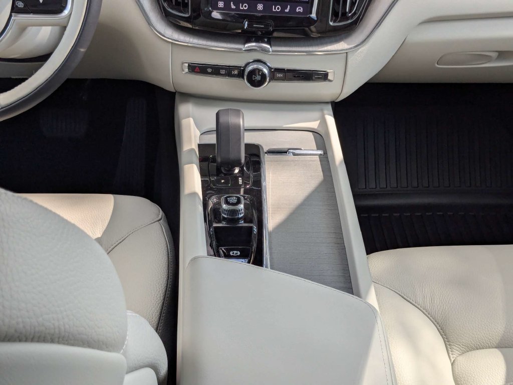 Used 2024 Volvo XC60 B5 Plus w/ Protection Package Premier AWD/4WD image 25