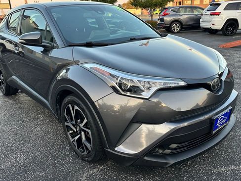 Used 2019 Toyota C-HR XLE image 3