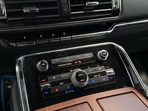 Used 2023 Lincoln Navigator Reserve AWD/4WD image 20