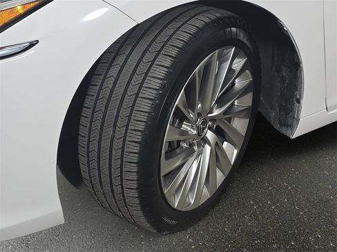 Used 2021 Lexus ES 300h w/ Luxury Package image 37