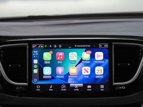 Used 2024 Chrysler Pacifica Touring-L FWD image 32