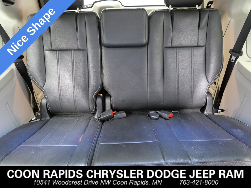 Used 2014 Chrysler Town & Country Touring FWD image 16