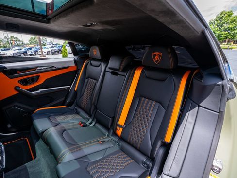 Used 2025 Lamborghini Urus SE AWD/4WD image 50