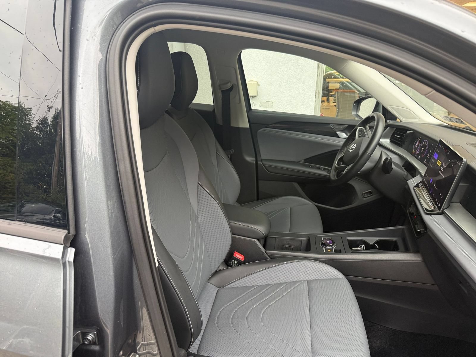 Used 2026 Volkswagen Tiguan SE AWD/4WD image 37