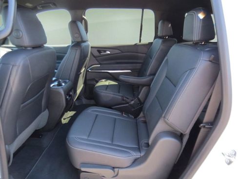 Certified 2026 Chevrolet Traverse LT FWD image 17