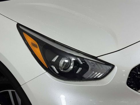 Used 2020 Kia Niro LXS FWD image 15