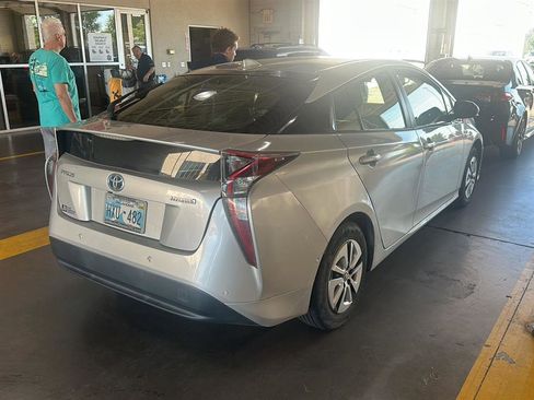 Used 2018 Toyota Prius Two image 5