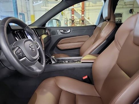Used 2022 Volvo XC60 B5 Momentum image 18