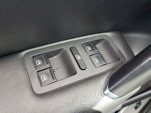 Used 2018 Volkswagen Passat 2.0T R-Line image 14