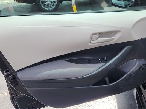 Certified 2025 Toyota Corolla LE FWD image 9